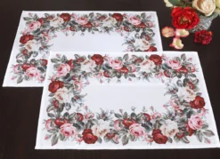 Aussdrucksstarke Tischdecke mit bezauberndem Rosen-Dessin