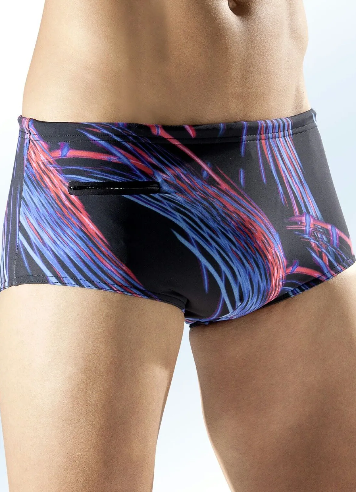 Badehose in höherer Slipform mit buntem Druckdessin allover