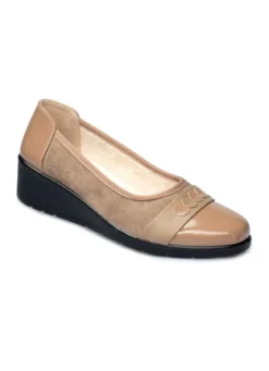 Ballerina in Lack und Veloursleder-Optik