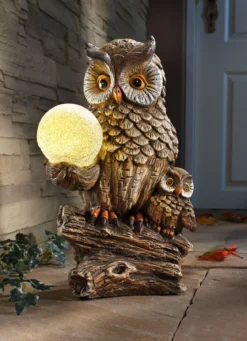 Batteriebetriebene Eule mit LED-Kugel