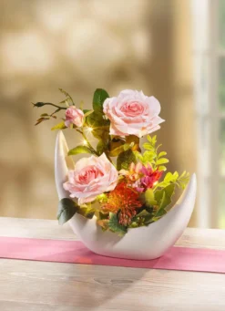 Beleuchtetes Rosen-Arrangement