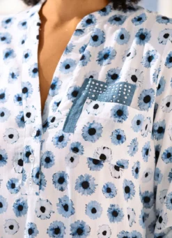 Bluse mit kurzer Knopfleiste