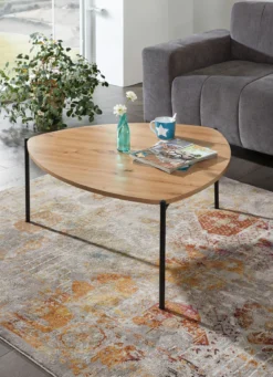 Couchtisch im Loft-Design mit Metallgestell