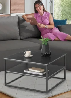 Couchtisch mit praktischer Ablage