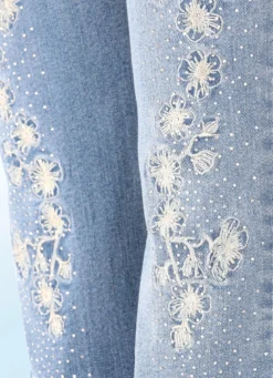Edel-Jeans mit Stickerei-Applikationen und Glitzersteinchen