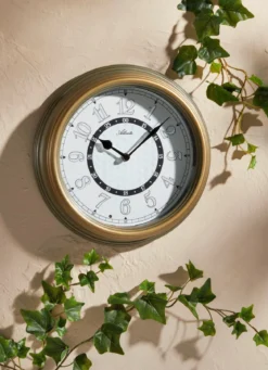 Gartenuhr mit Beleuchtung