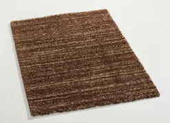 Handgetuftete Brücken und Teppiche mit dichtem Flor