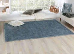 Hochflor-Teppiche und Kissen mit Baumwoll-Rückseite