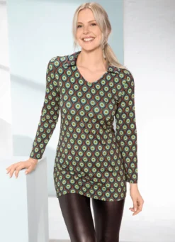 Interessantes Poloshirt mit V-Ausschnitt