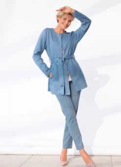 Jacke mit offener Kantenverarbeitung