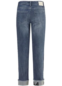 Jeans mit Fransensaum und Schriftzug auf einem Bein