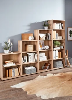 Klassische Regal-Serie mit Kunststofffüßen