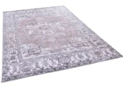 Klassischer Teppich mit schönen Ornamenten