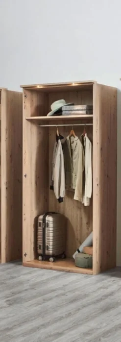 Kleiderschrank