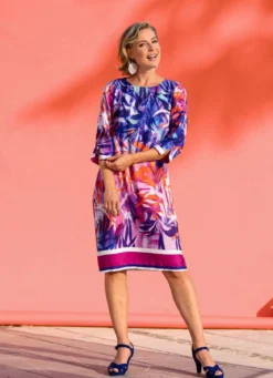 Kleid mit ausdruckstarkem Bordürendruck