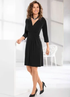 Kleid mit V-Ausschnitt