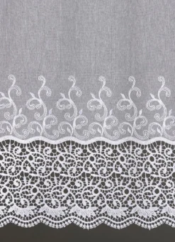 Kleinfenster-Store mit gebogtem Macramé-Abschluss
