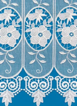Kurzstore mit Blumen in Macramé-Spitze