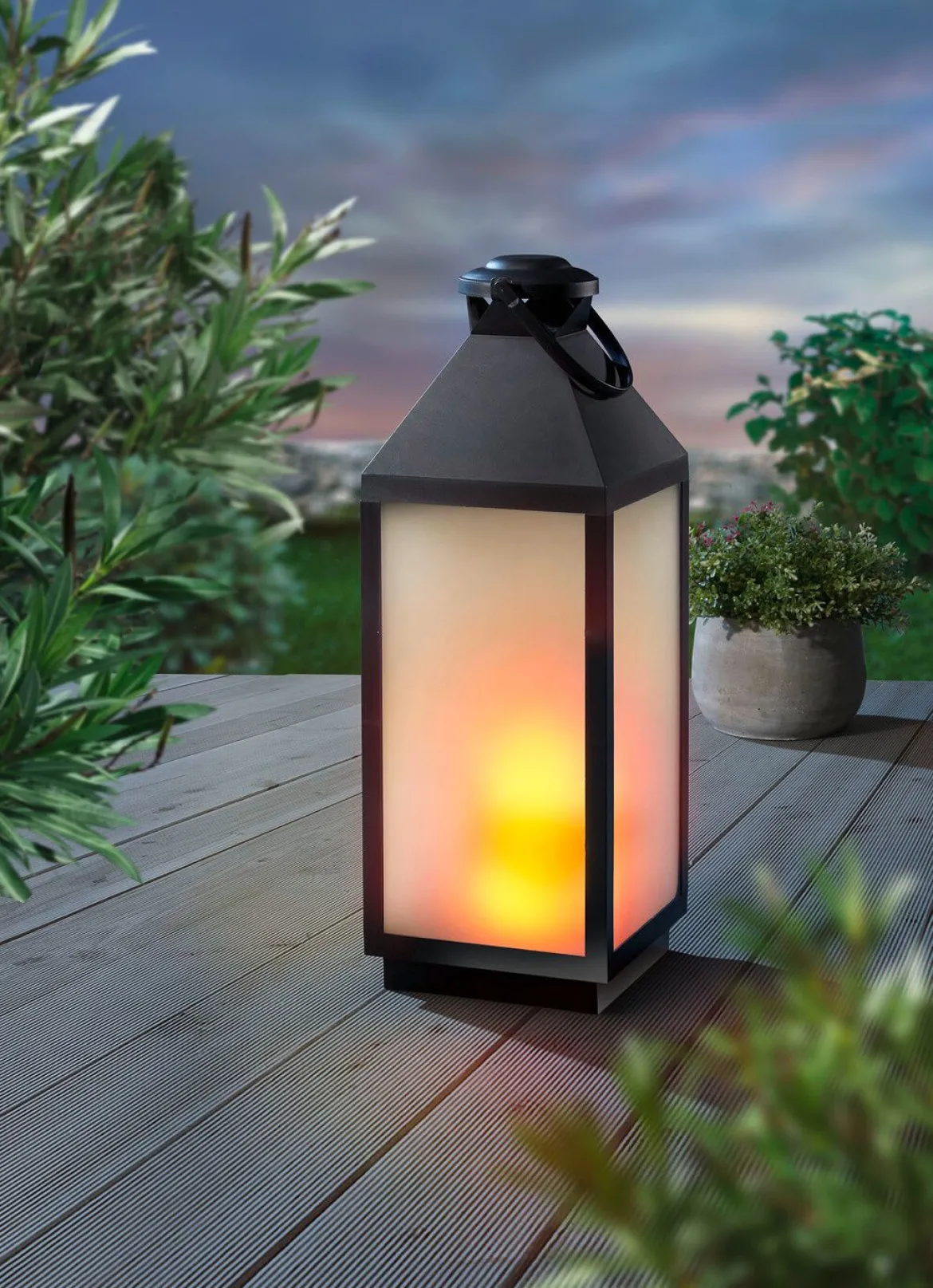 LED-Laterne mit Flammeneffekt