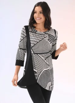 Longshirt mit Zierknöpfen im rechten Vorderteil