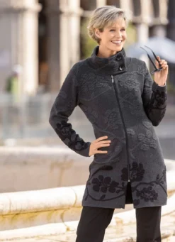Long-Strickjacke mit Cloqué-Effekten