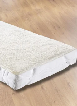Matratzenauflage mit Sherpa-Teddy-Plüsch für kuschelig warme Nächte
