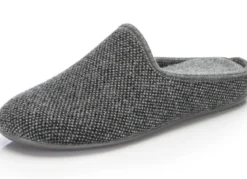 Pantoffel aus dezent gemustertem Textilmaterial