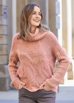 Pullover in aufwendiger Struktur mit Glitzer