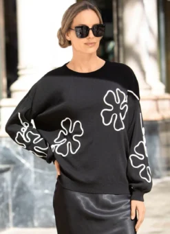 Pullover mit aufwendigen Blütenapplikationen