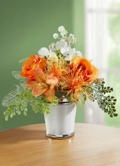 Rosen-/Lilien-Arrangement in weißem Keramiktopf