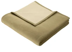 Schlafdecke mit Veloursbandeinfassung
