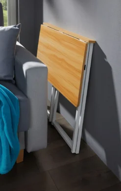 Schreibtisch mit Gestell aus Metall