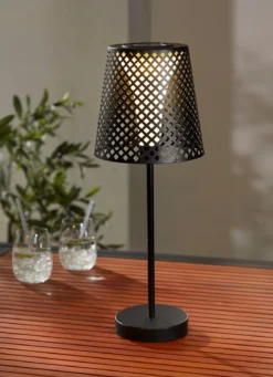 Solarleuchte mit Schirm aus Metallgeflecht