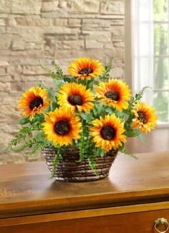 Sonnenblumen-Gesteck in Weidenkorb