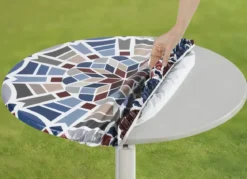 Spann-Tischdecke mit Mosaik-Dessin