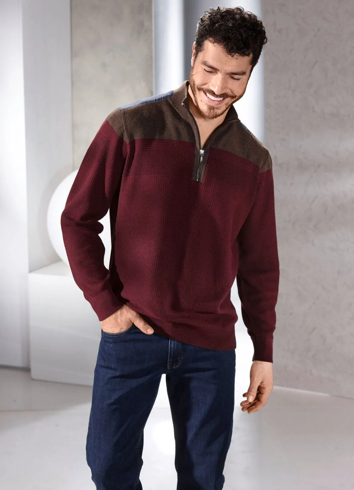Stehkragenpullover mit Strukturmix