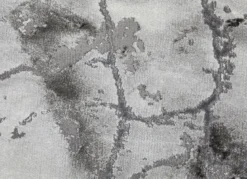 Stilsichere Brücken und Teppiche mit Marmormotiv