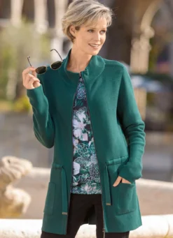 Strickjacke mit Bindeband zur Weitenregulierung