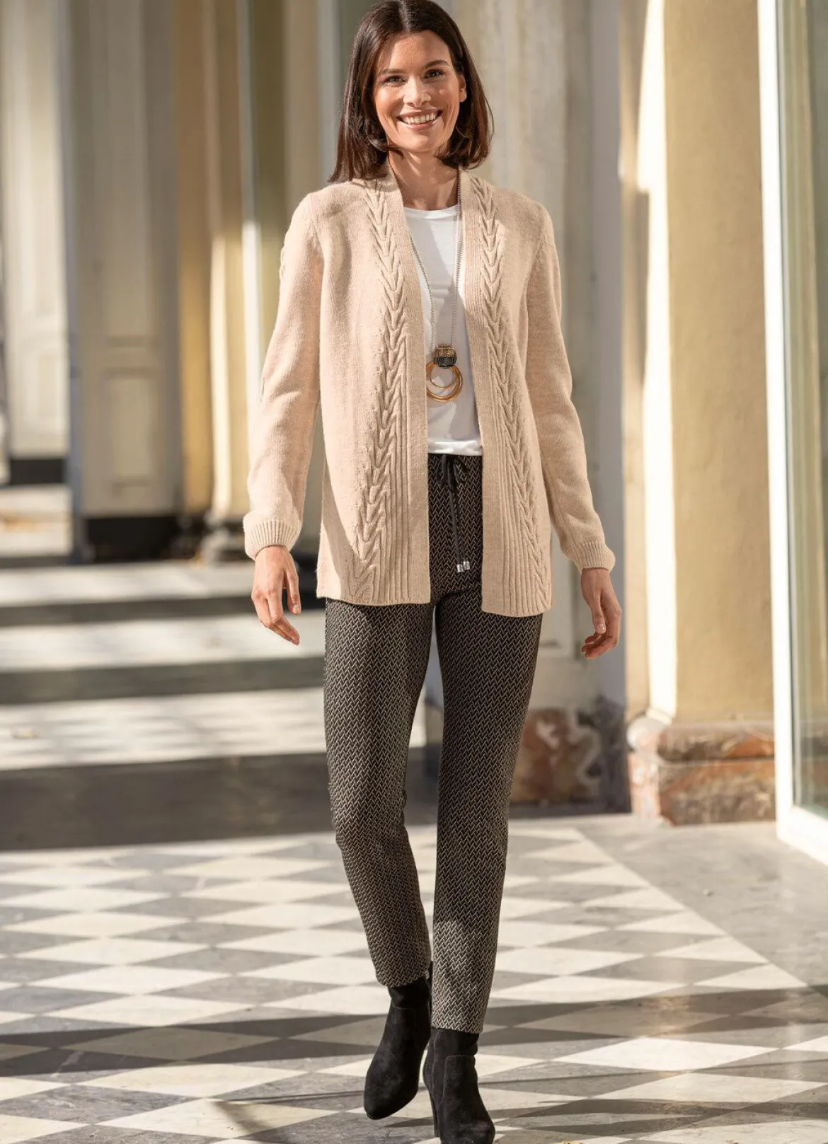 Strickjacke mit dekorativer Struktur
