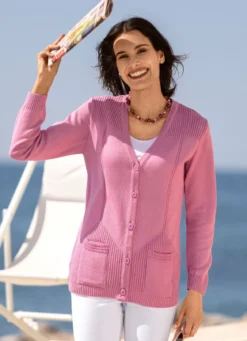 Strickjacke mit streckender Struktur