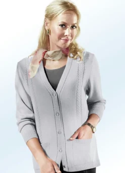 Strickjacke mit Zopfstreifen