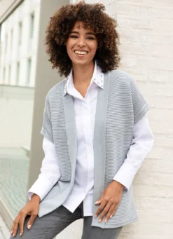 Strickweste mit Strukturmuster