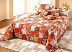 Tagesdecken und Kissenbezüge in Patchwork-Optik aus Baumwolle