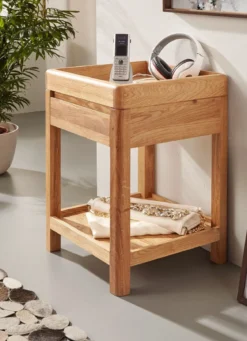 Tisch aus geöltem Massivholz