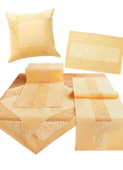 Tischdecke mit dekorativer Lochstanzung