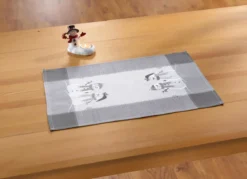 Tisch- und Raumdekoration in Leinenoptik