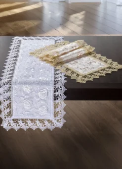 Tisch- und Raumdekoration mit Macramé-Spitzenbordüre