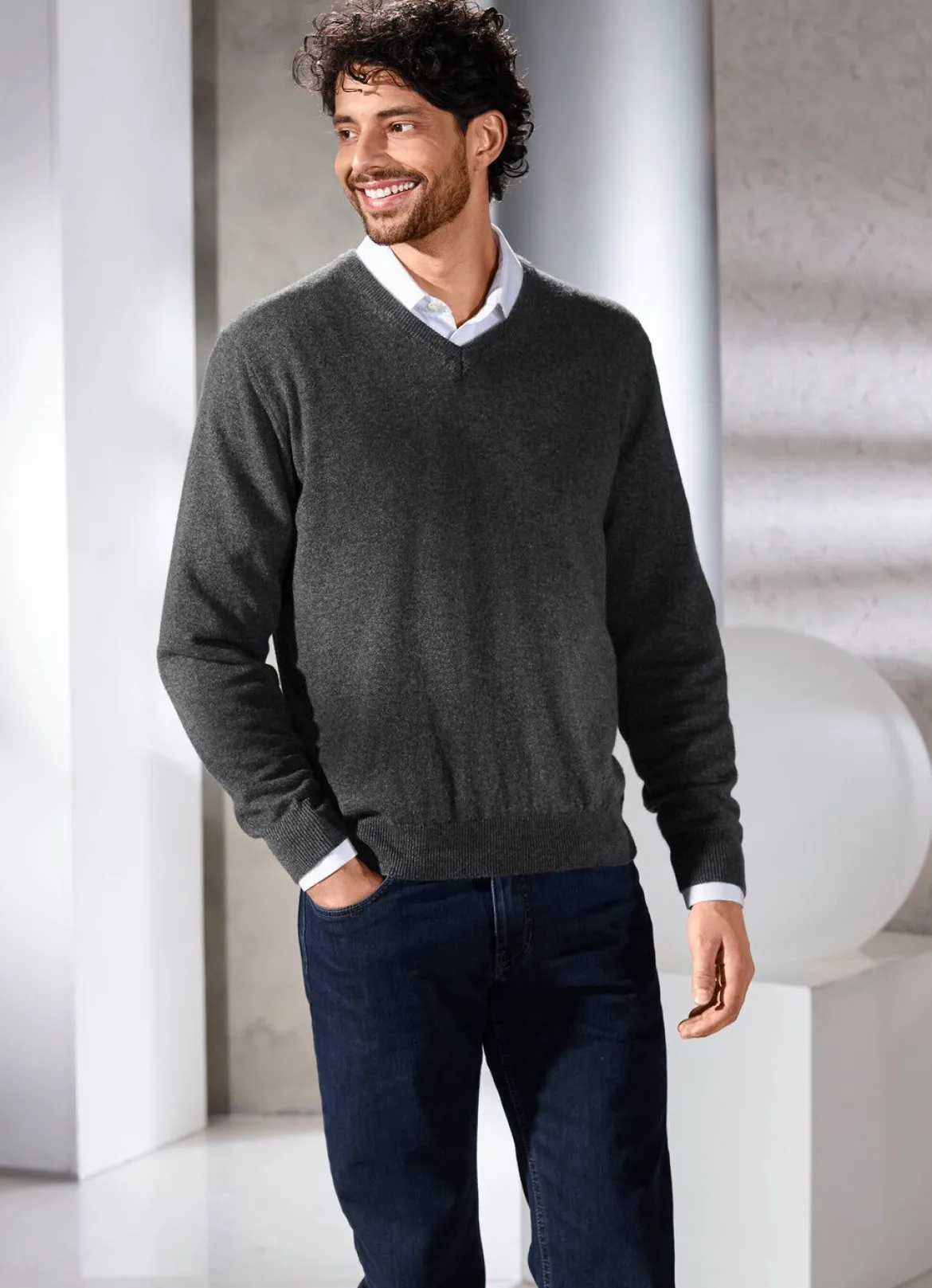 Unifarbener V-Pullover in 4 Farben