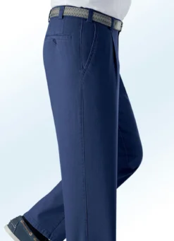 Unterbauch-Jeans mit Gürtel
