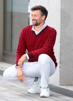 V-Pullover mit markantem Halsausschnitt in 3 Farben